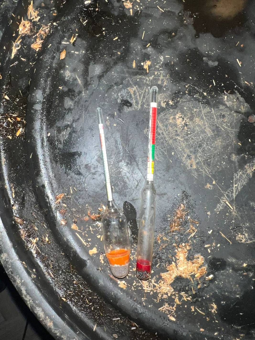 İhbara giden polis şoke oldu: Onlarca varile sığdırmışlar! İlginç manzaraya soruşturma başlatıldı 3